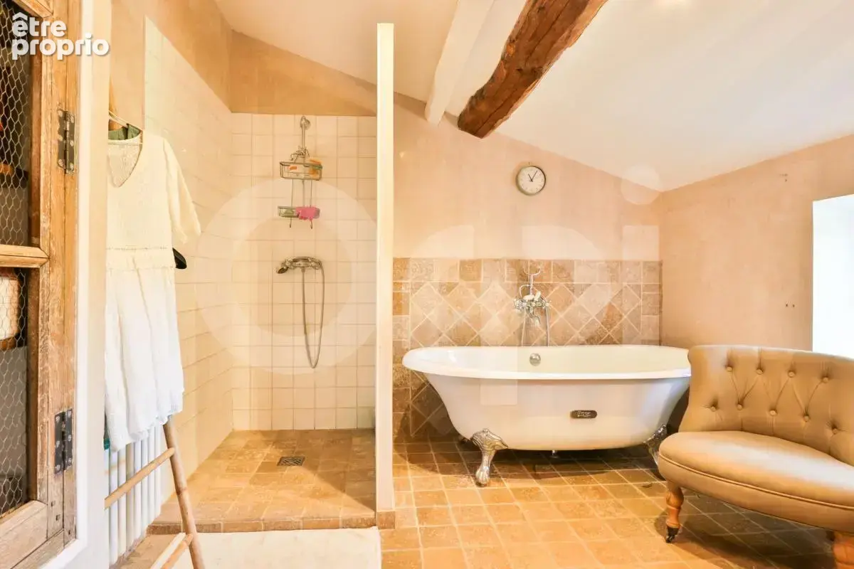 Ouest Lyonnais - Maison pleine de personnalité avec piscine – 169 m² - photo 10