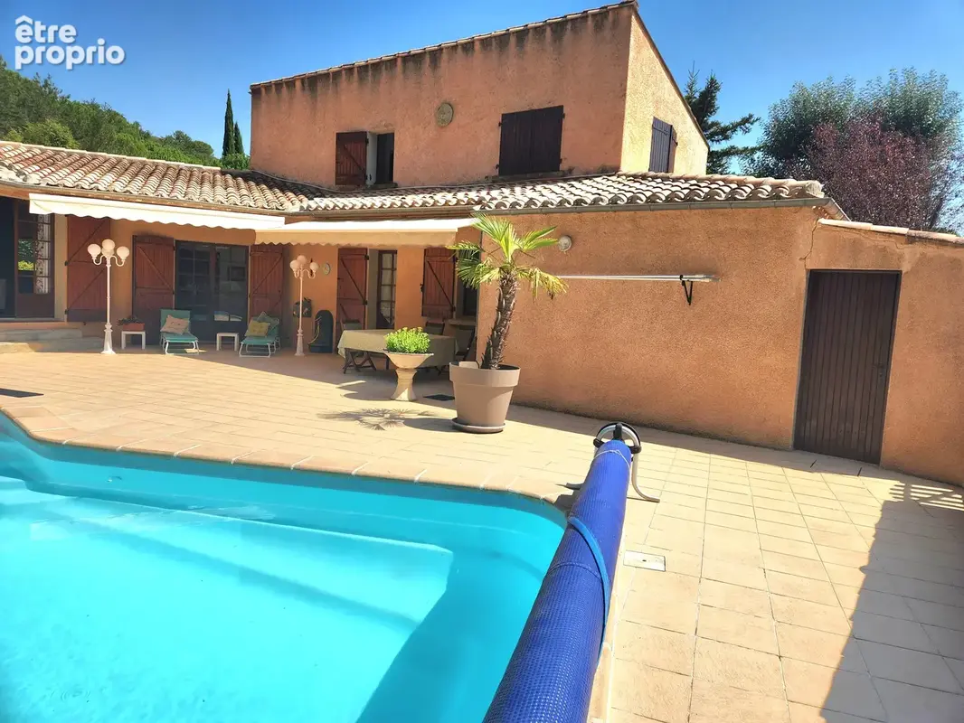 Belle Propriété Indépendante de 5 Chambres Avec Piscine, Vues et Garage - photo 12