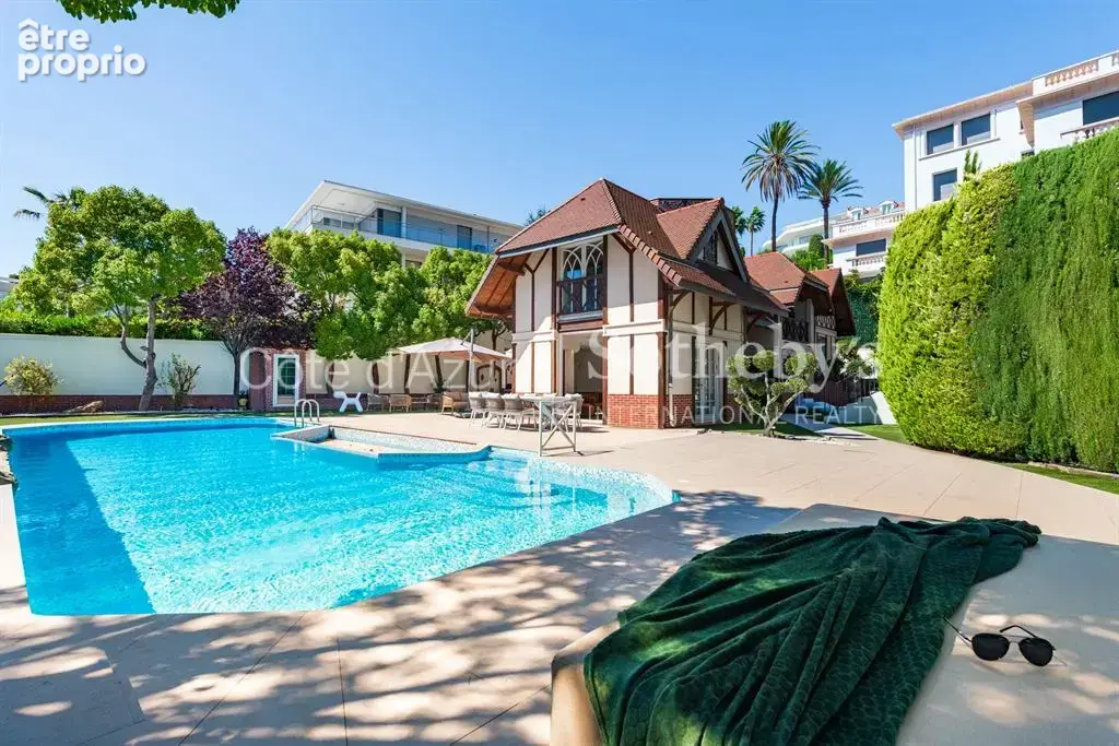Cannes La Californie, demeure néo normande de six chambres avec piscine - photo 4
