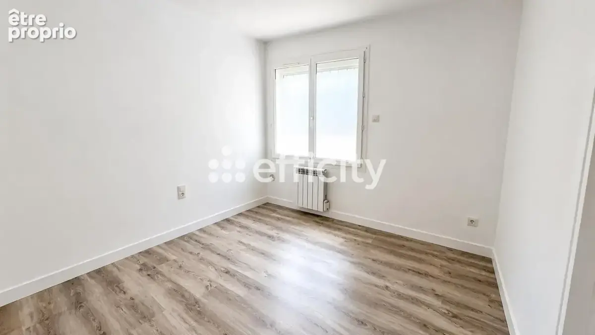 Maison 90 m² à La Fare-Les-Oliviers  - photo 7