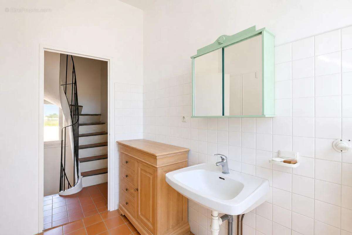 Maison meublée de 5 pièces de 79m2 à Saint-Gilles 30800 - photo 9