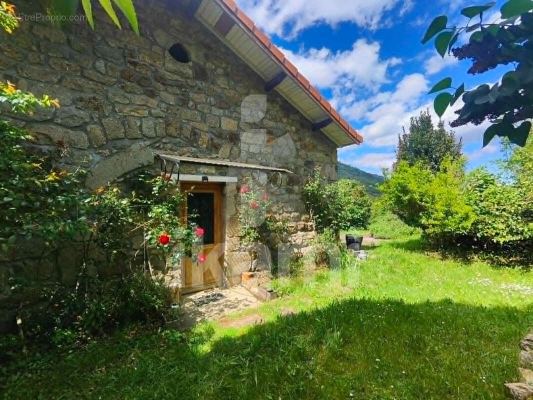 Maison à SAINT-JULIEN-VOCANCE