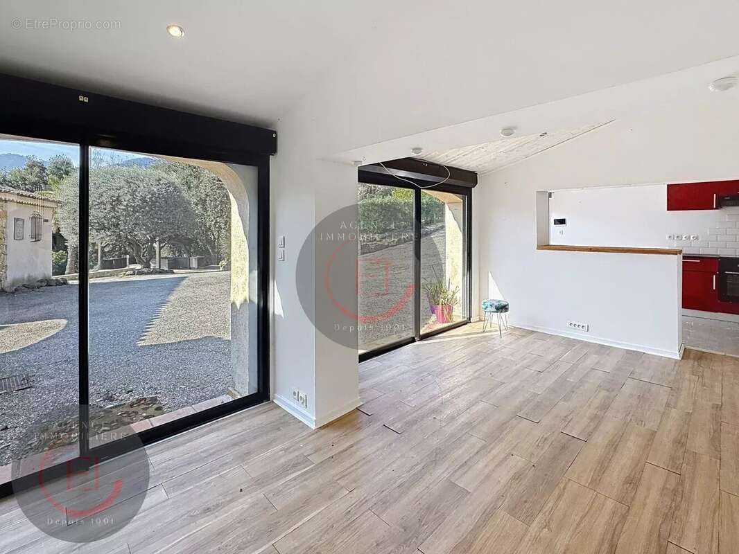 Maison à LES ADRETS-DE-L&#039;ESTEREL