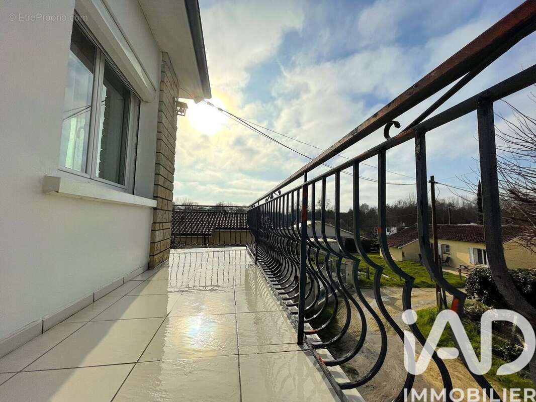 Photo 3 - Appartement à AMBARES-ET-LAGRAVE