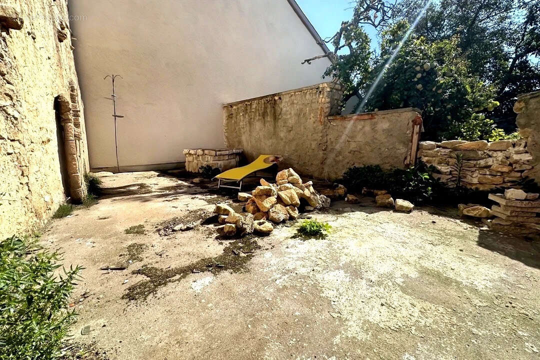 Maison à AVRAINVILLE