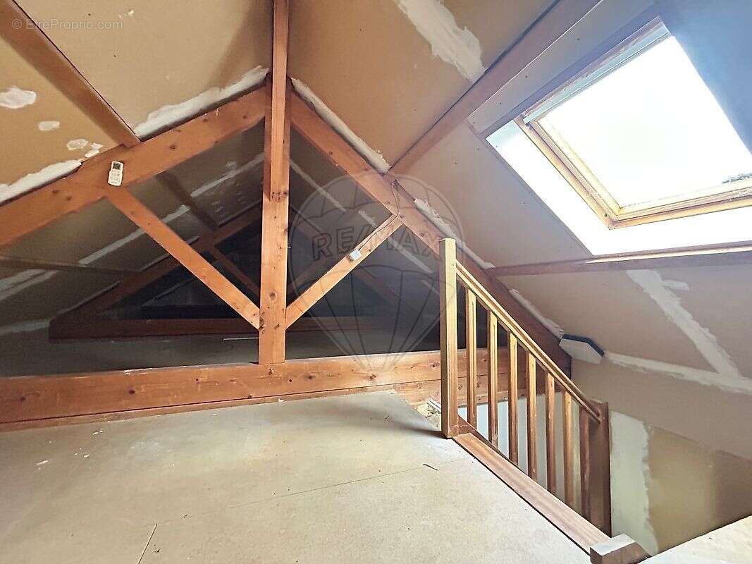 Commerce à VARENNES-VAUZELLES