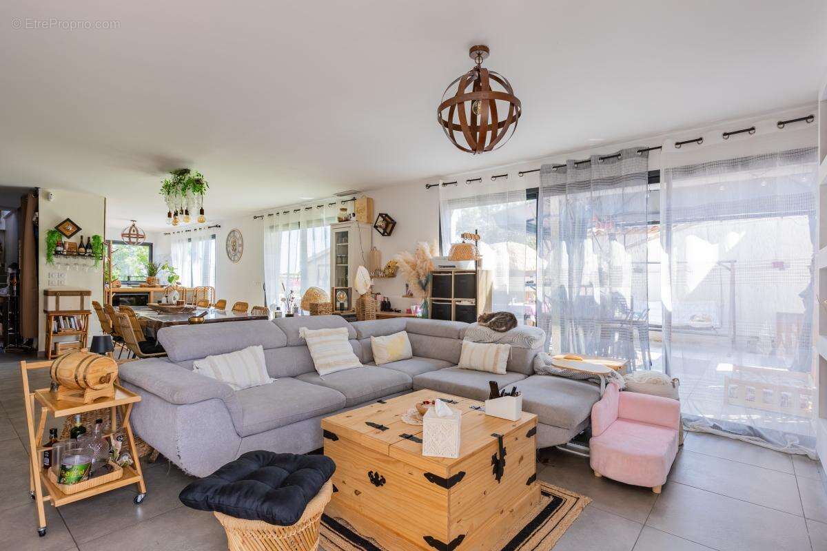 Maison à COURNONSEC