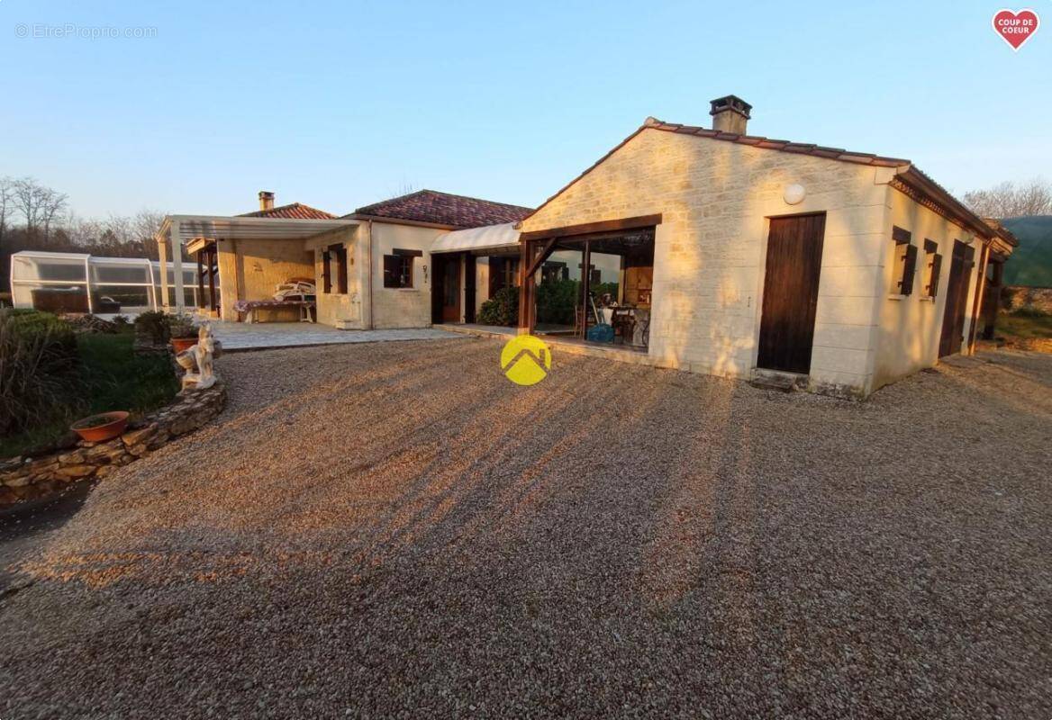 Maison à SAINT-AVIT-DE-VIALARD