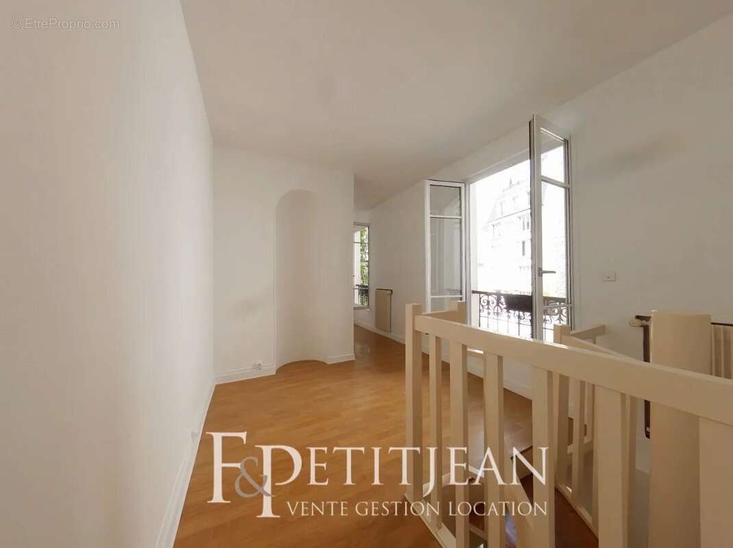 Appartement à PARIS-3E