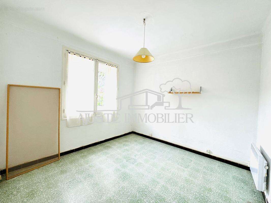 Maison à LA FARE-LES-OLIVIERS