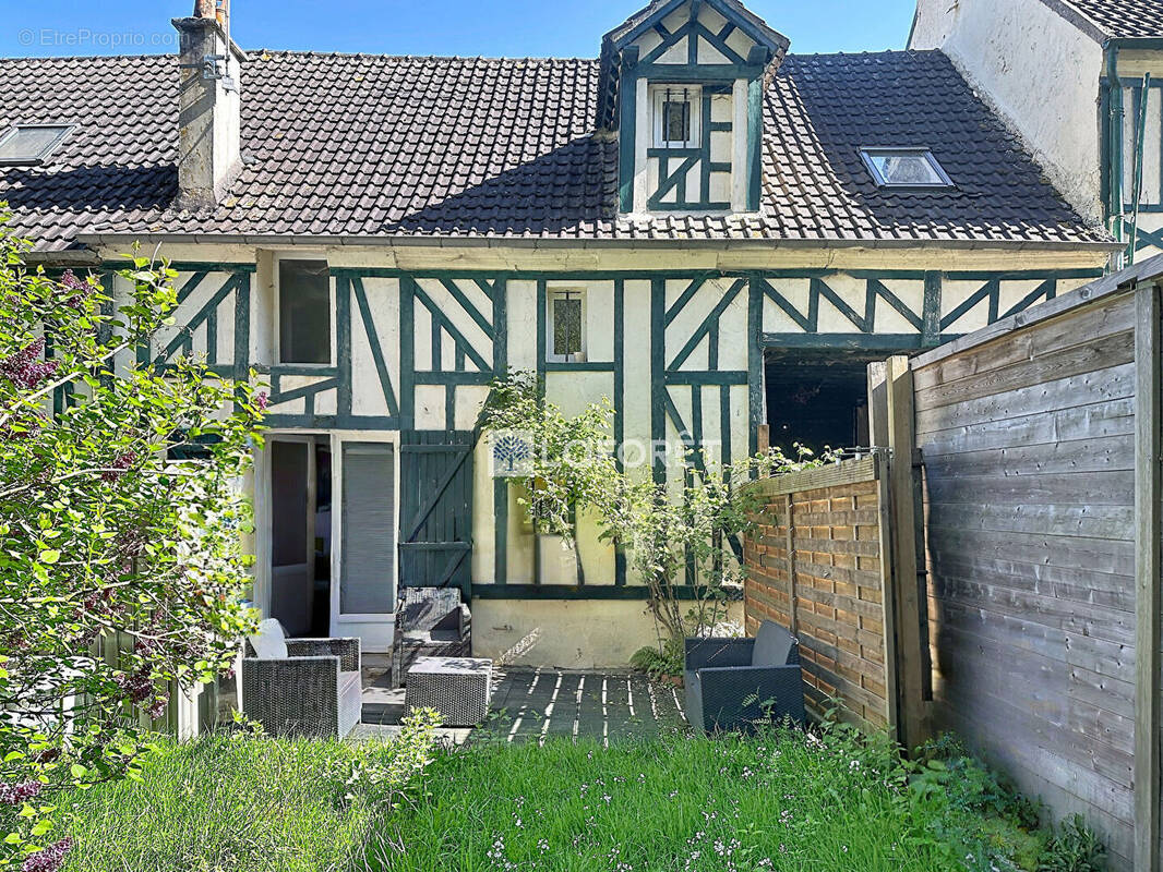 Maison à SAINT-JEAN-LES-DEUX-JUMEAUX
