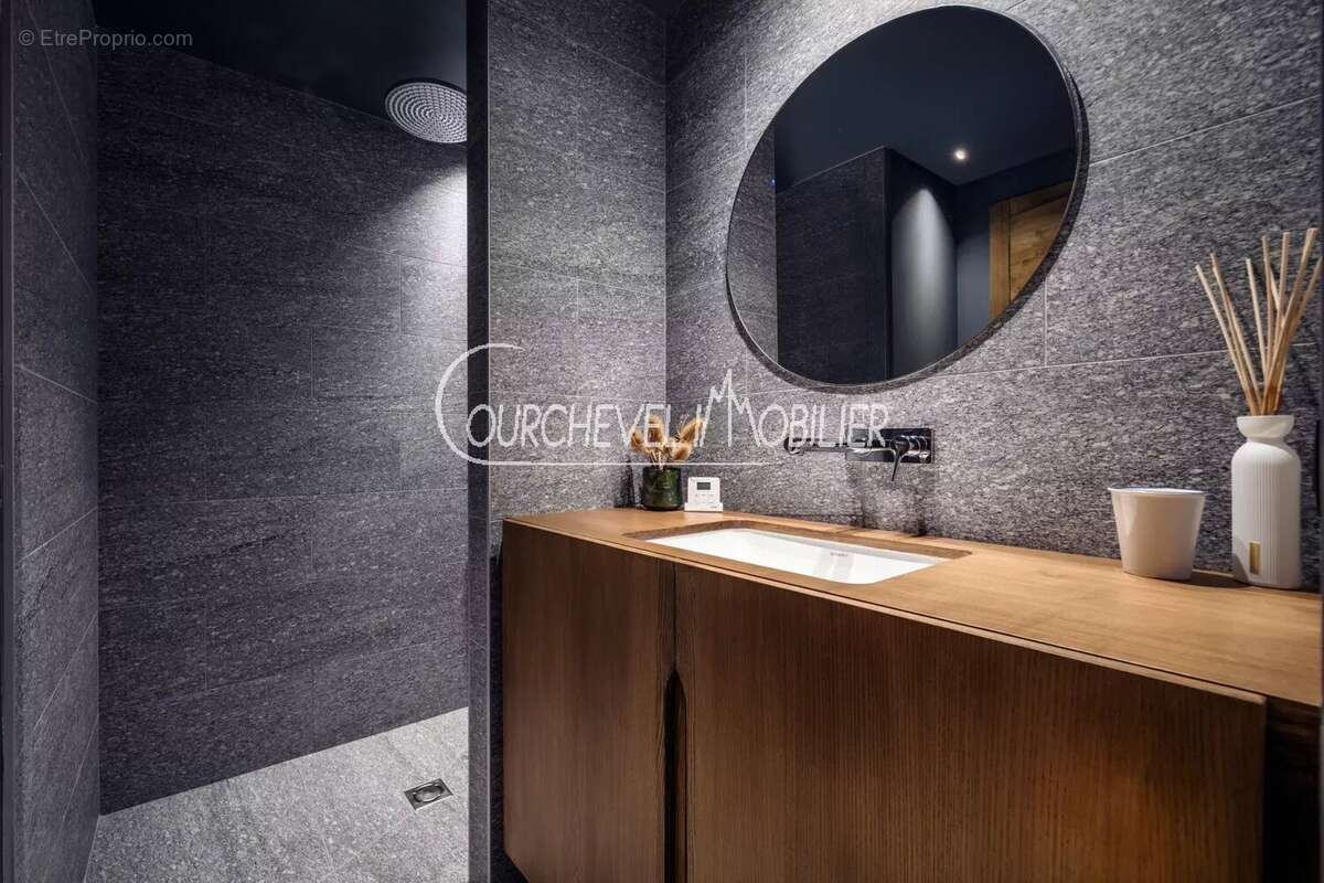 Maison à LES ALLUES