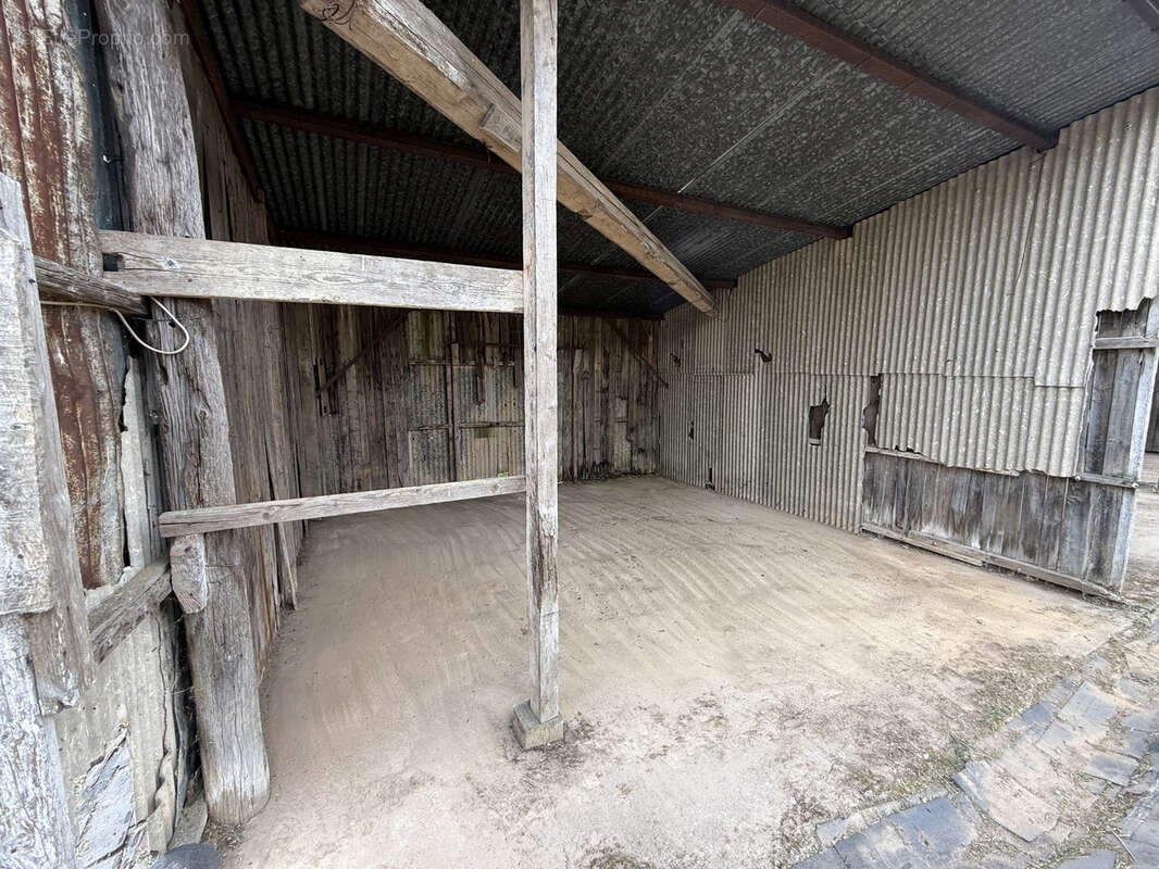 Vente dépôt avec hangar et terrain constructible Saint Affrique - photo 9