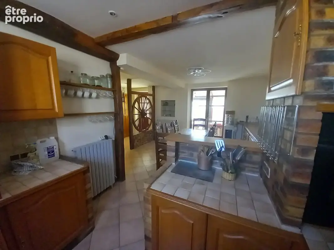 Maison de village 186 m2 habitables avec dépendances, studio et grand terrain - photo 6