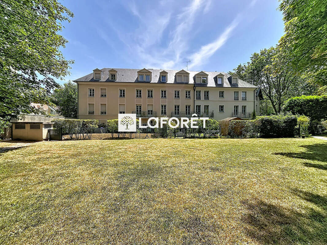 Versailles Place Louis XIV - 4 pièces lumineux de 92 m² avec balcon, ascenseur et 2 parkings - photo 8