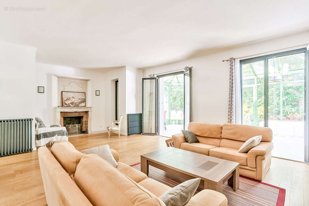 Maison 7 pièces avec piscine sur terrain de 1027 m² - photo 3