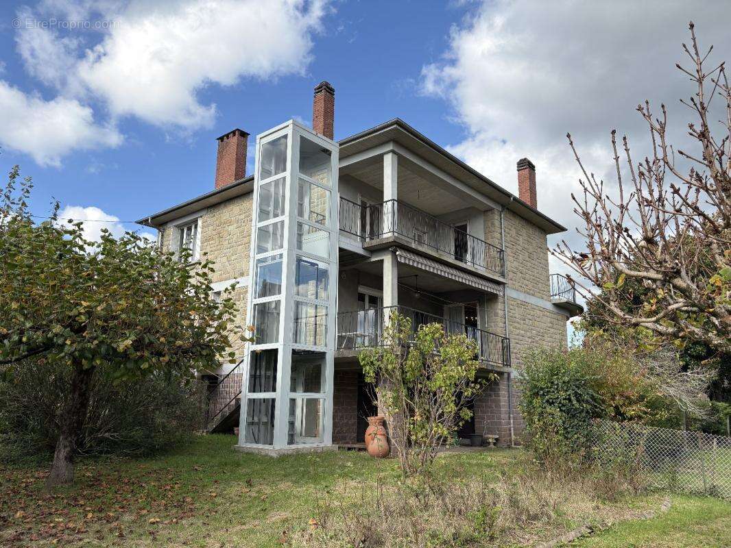 Maison à OBJAT