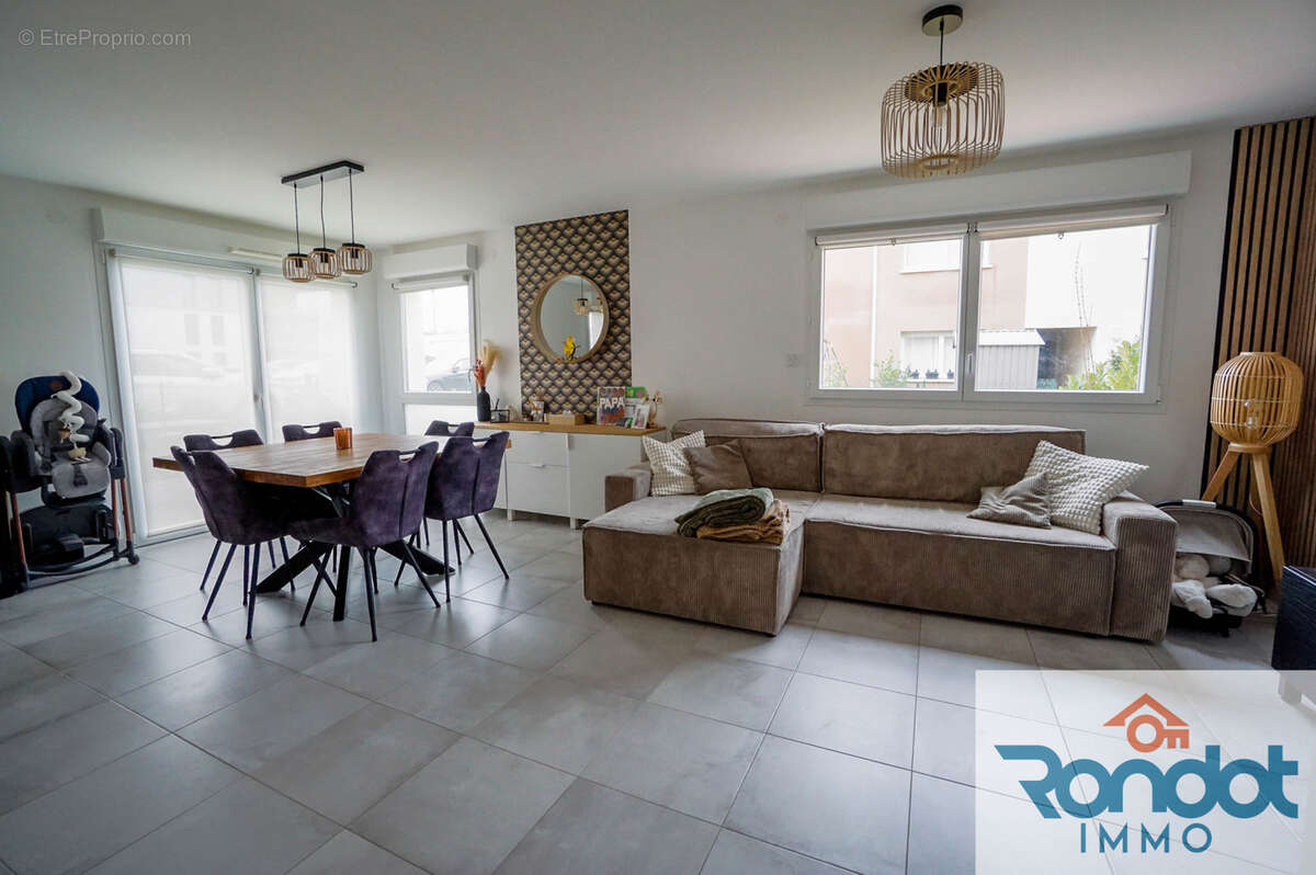 Maison à IS-SUR-TILLE