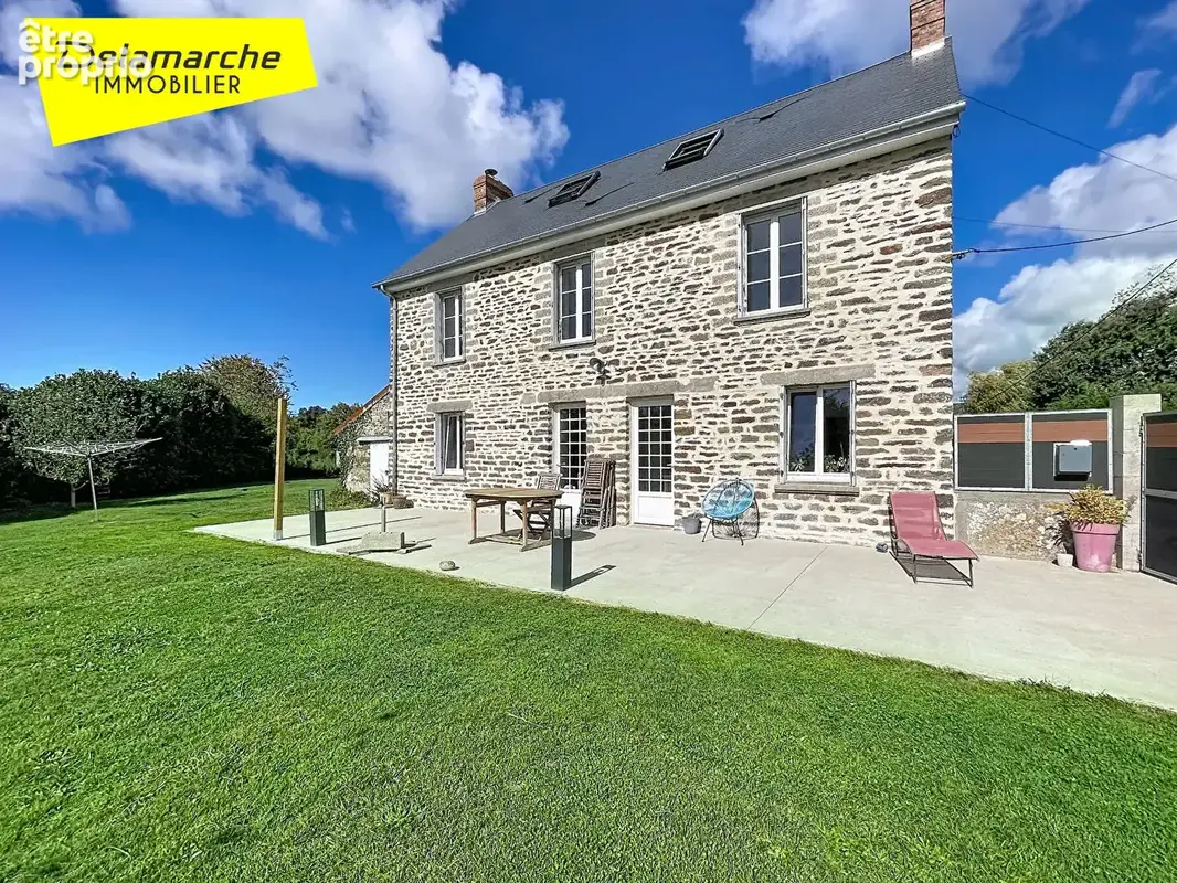 Photo Maison à Saint-Planchers au prix de 295 000€