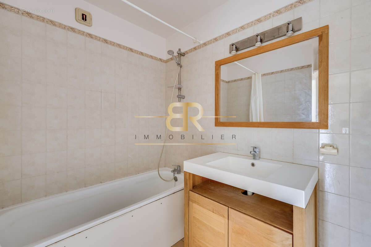 Appartement à PARIS-20E