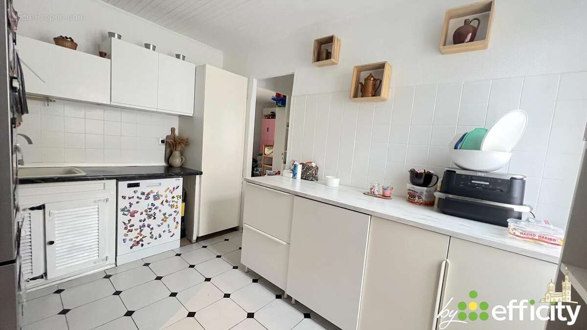 Appartement à MARSEILLE-4E