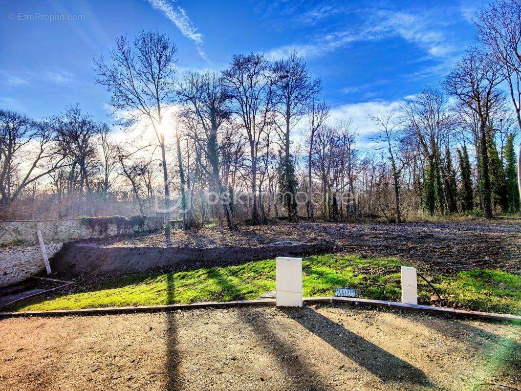 Terrain à MONTFORT-L'AMAURY