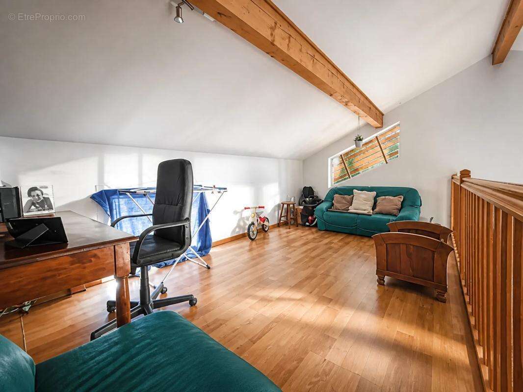 Maison de 7 pièces de 180 m² à Jassans-Riottier - photo 17