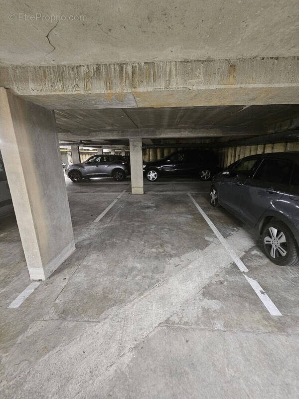 Parking à SAINT-ORENS-DE-GAMEVILLE