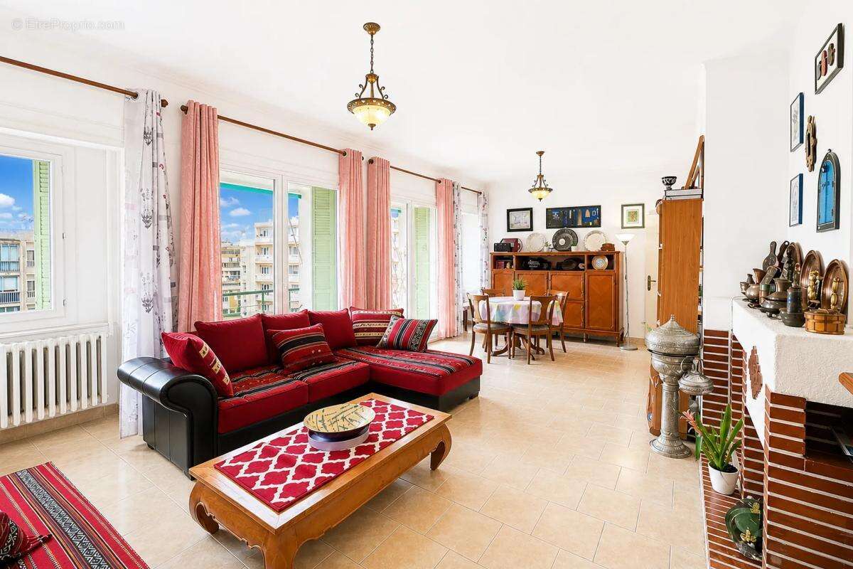 Appartement à MARSEILLE-4E