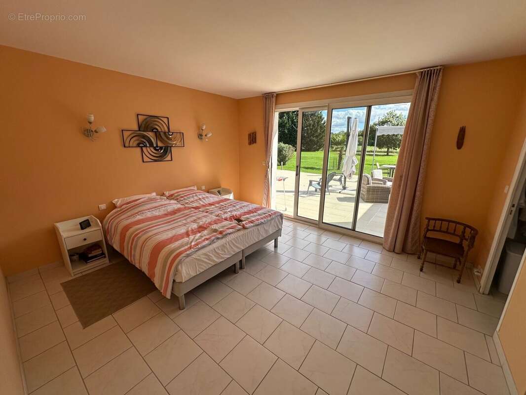 Maison 255 m² à Poilly-Lez-Gien  - photo 6