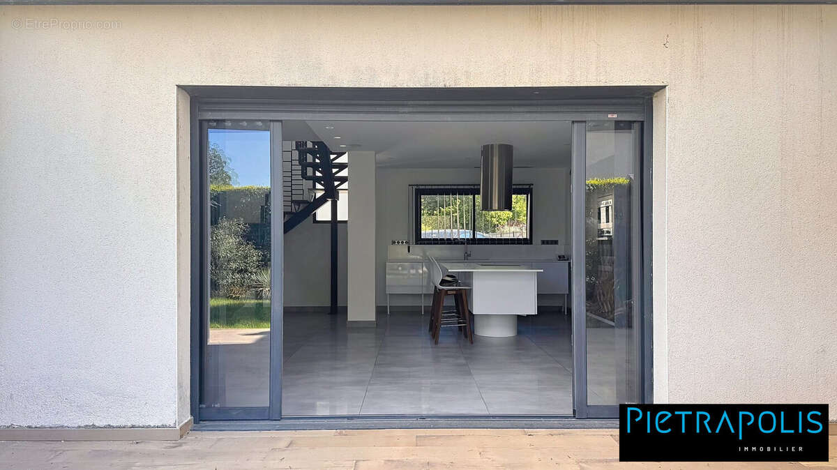 Maison 128 m² à Reyrieux  - photo 4