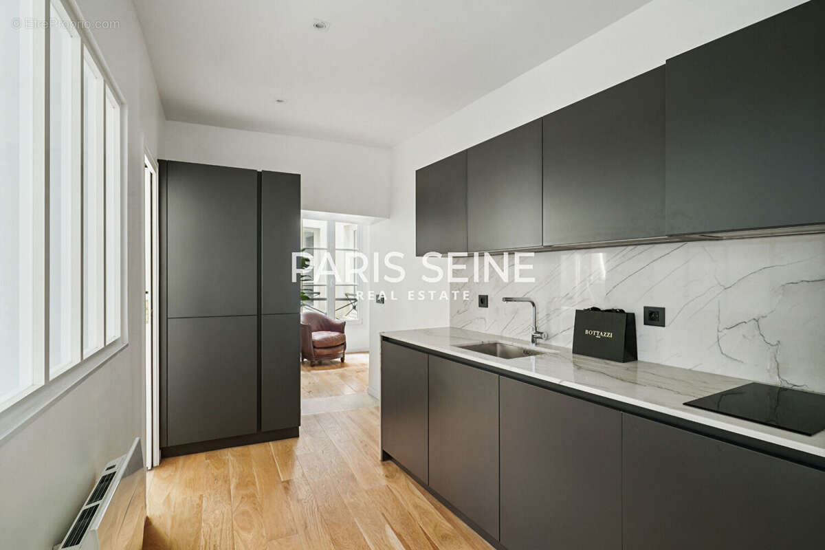Appartement à PARIS-1E