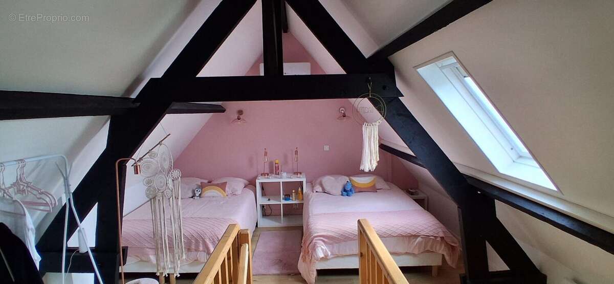 Grande chambre à l'étage  volume et tranquillité, à 1h de Paris via A13 - Maison à CAILLY-SUR-EURE