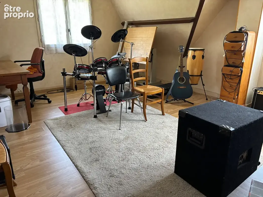 Maison spacieuse à vendre à Chambray-lès-Tours sur environ 3000 m2 - Un havre de paix à rafraîchir - photo 8