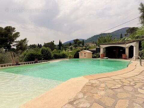 Maison 219 m² à Vence  - photo 2