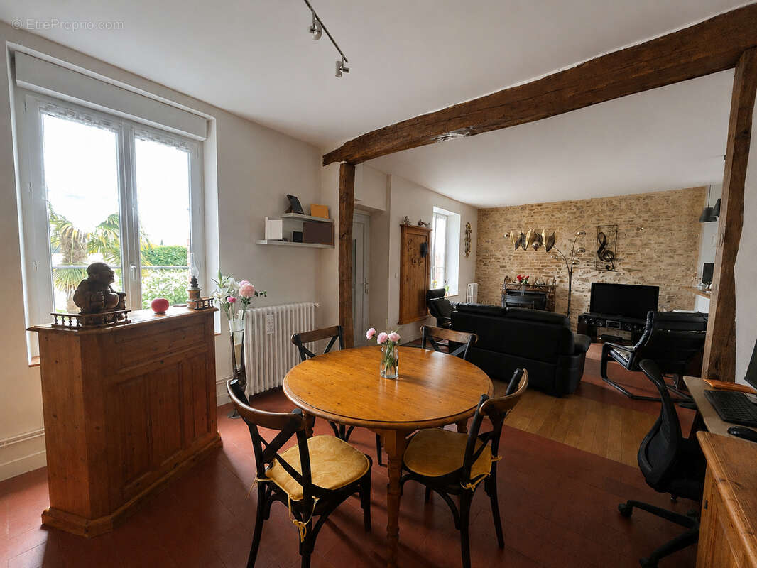 Maison ancienne rénovée avec cave, atelier, jardin - photo 3