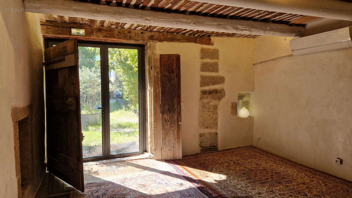 Maison à SAINTE-CECILE-LES-VIGNES