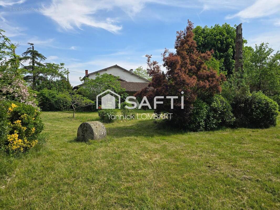 Photo 1 - Maison à SAINT-SULPICE