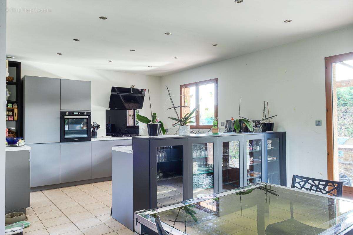 Maison 160 m² à Auberives-Sur-Vareze  - photo 8