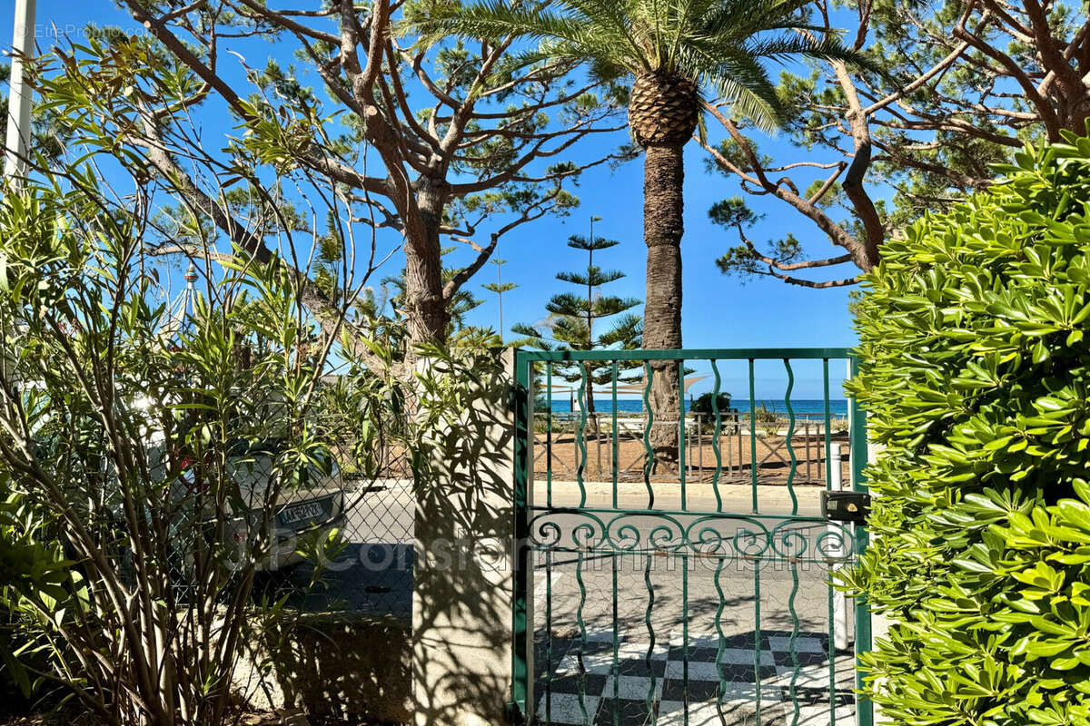 Appartement 78 m² à Saint-Cyr-Sur-Mer  - photo 4