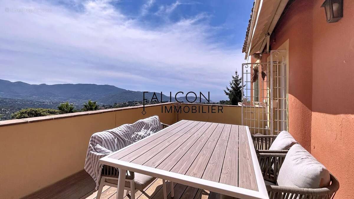 Appartement à FALICON