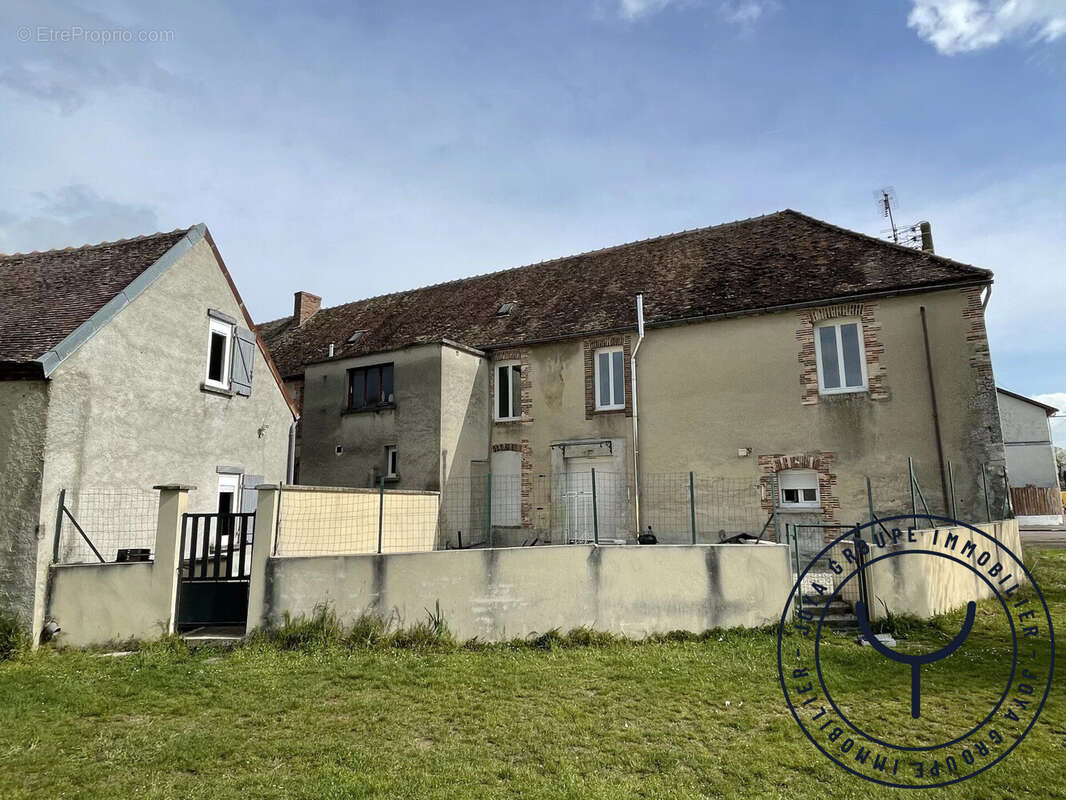 Appartement à SAINT-JUST-SAUVAGE