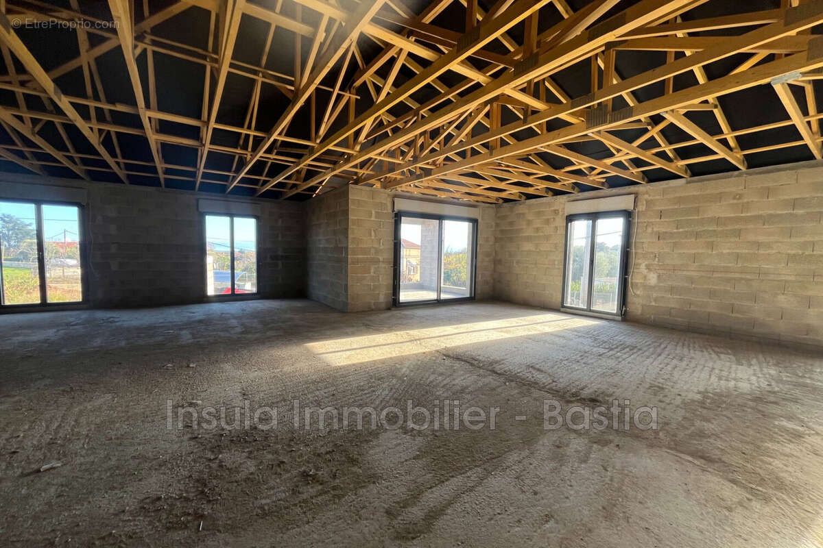 Appartement à SANTA-LUCIA-DI-MORIANI