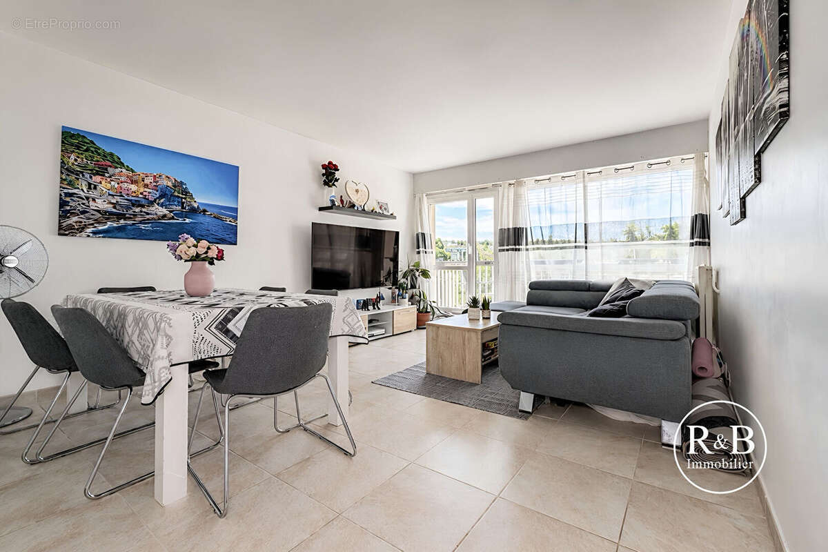 Appartement à LES CLAYES-SOUS-BOIS