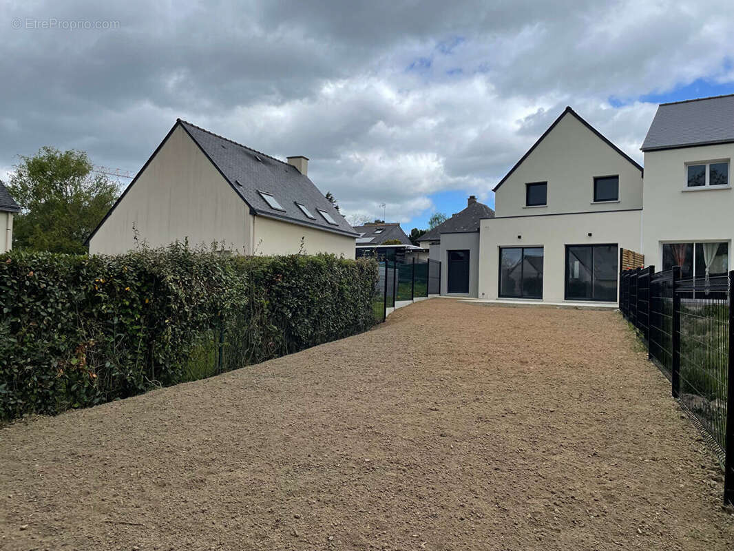 Maison à MONTREUIL-LE-GAST