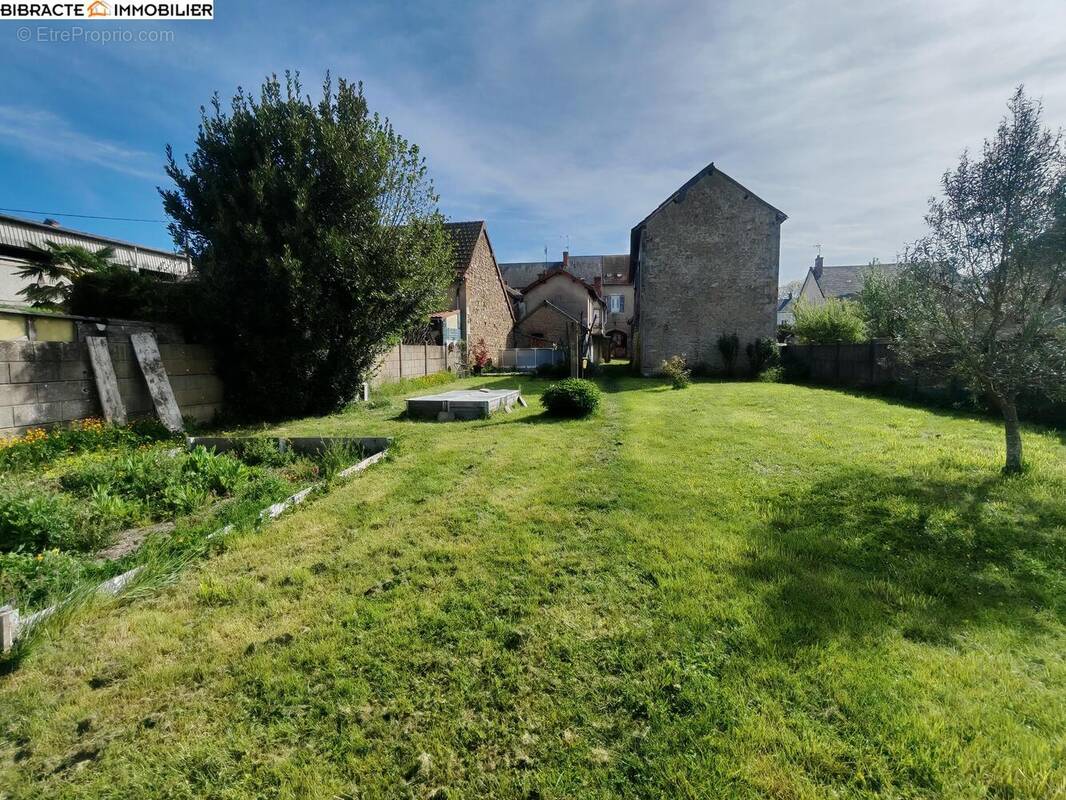 Maison à LUZY