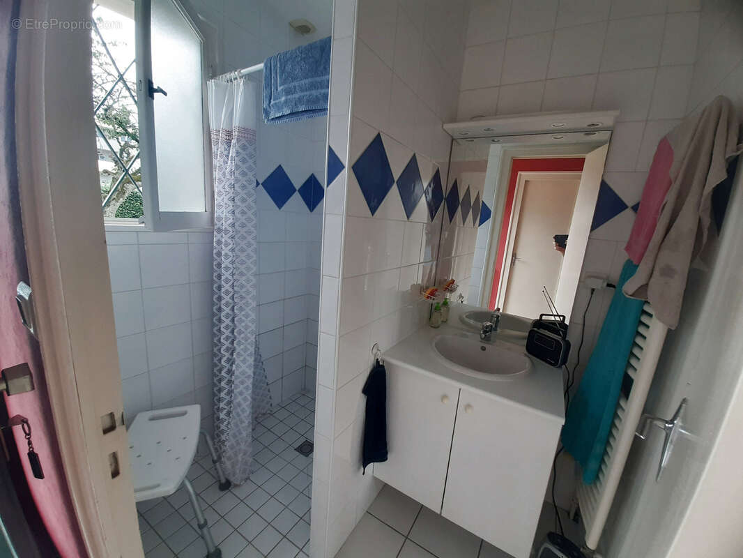 Maison à BAGE-LE-CHATEL