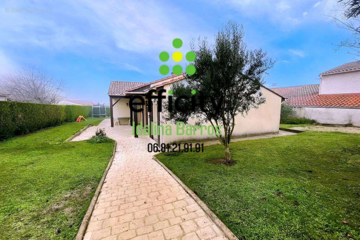 Maison à ROULLET-SAINT-ESTEPHE