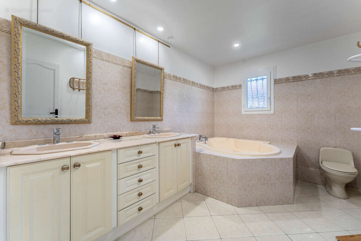 Maison à FRANCHEVILLE