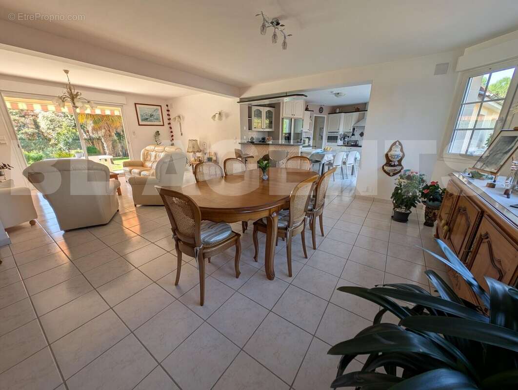 LEGANGNEUX I LANGLAIS CHRISTELLE CONSEILLER IMMOBILIER SPAY BL AGENTS  (8) - Maison à ROEZE-SUR-SARTHE